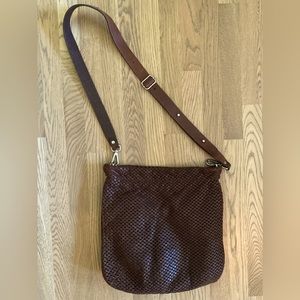 Brown M0851 Leather Crossbody Bag